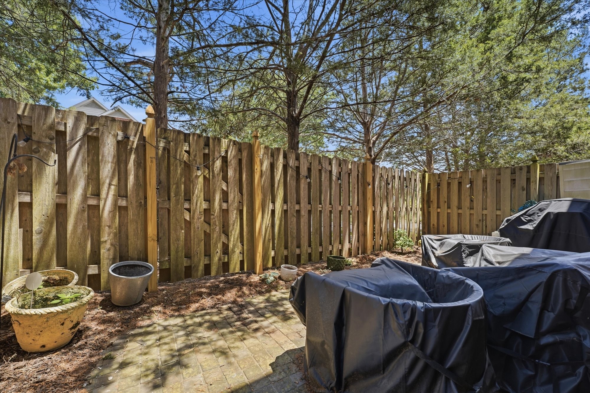 2004 Graybar Ln