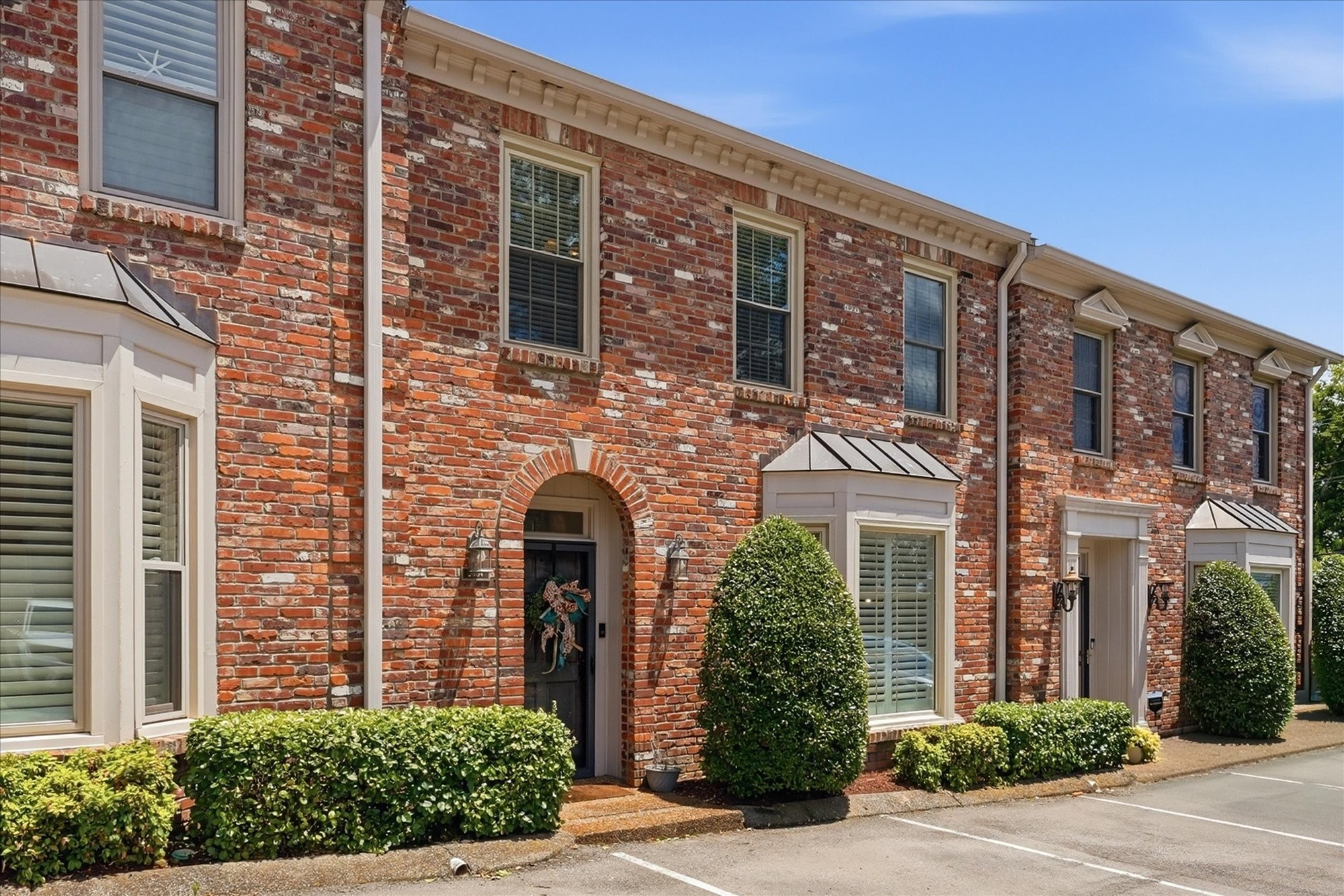 2004 Graybar Ln