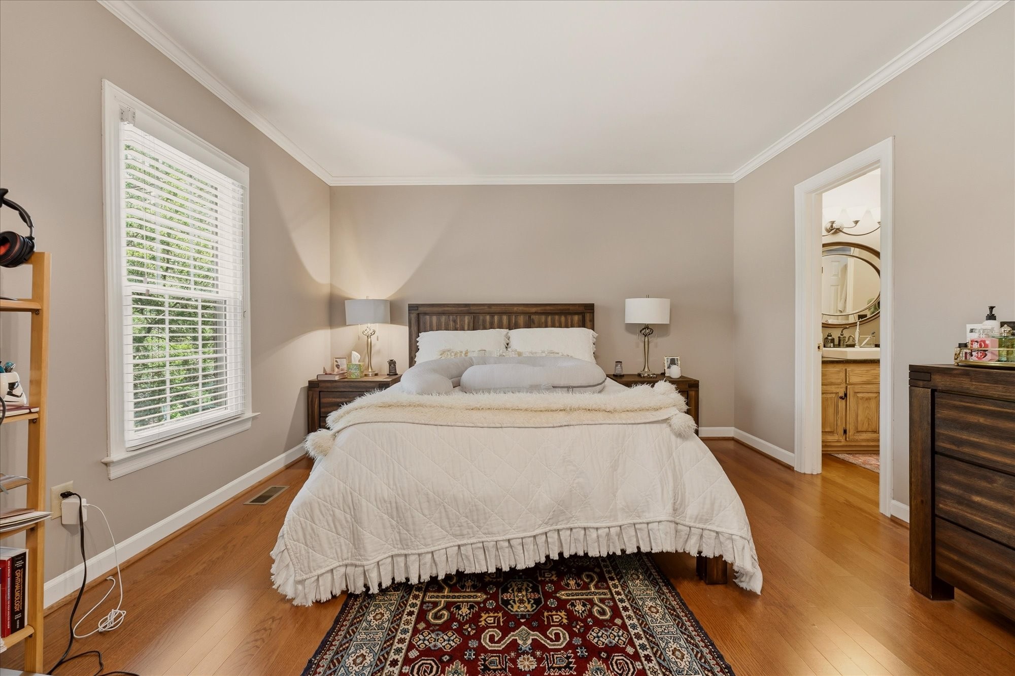 2004 Graybar Ln