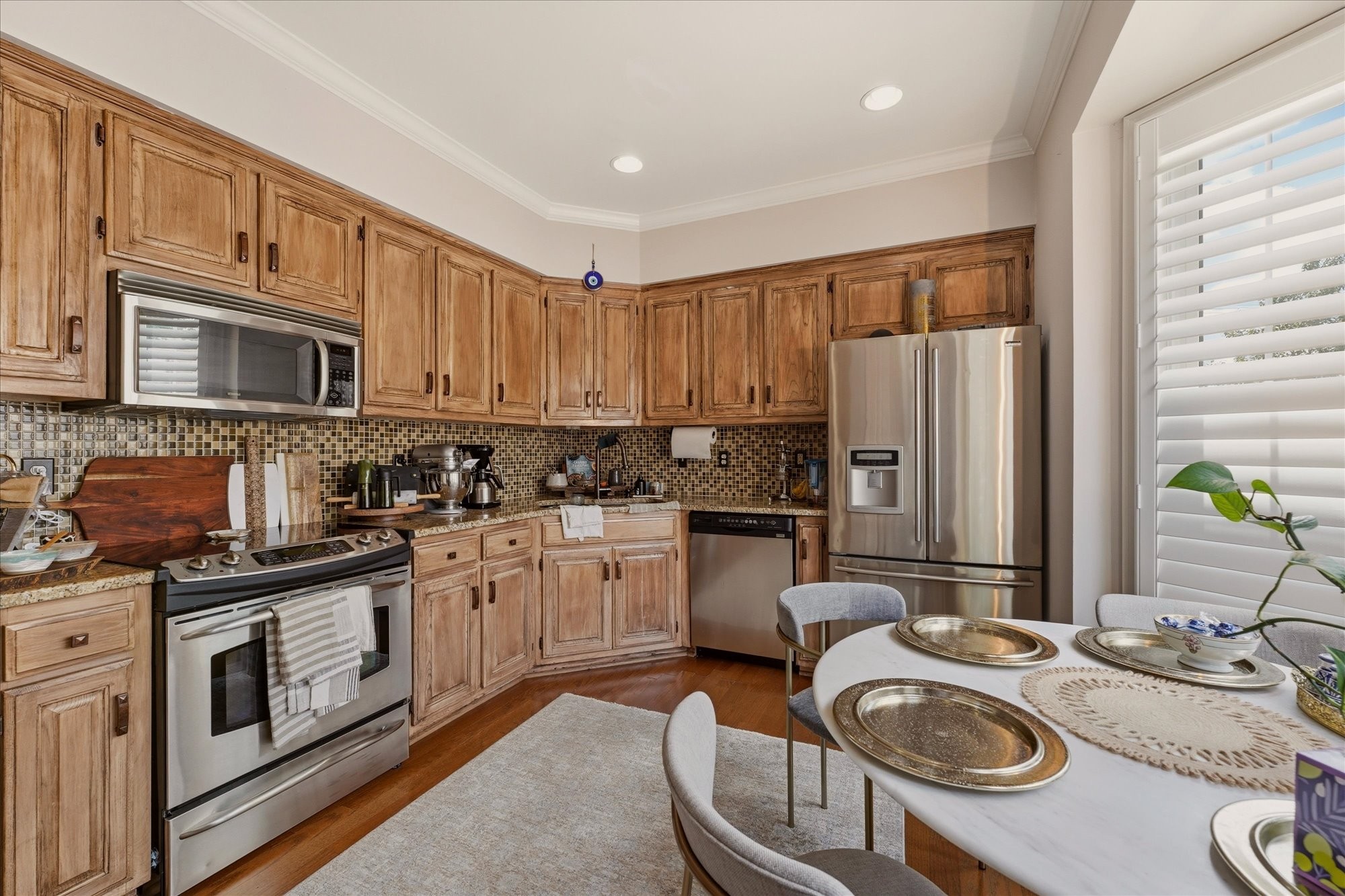 2004 Graybar Ln