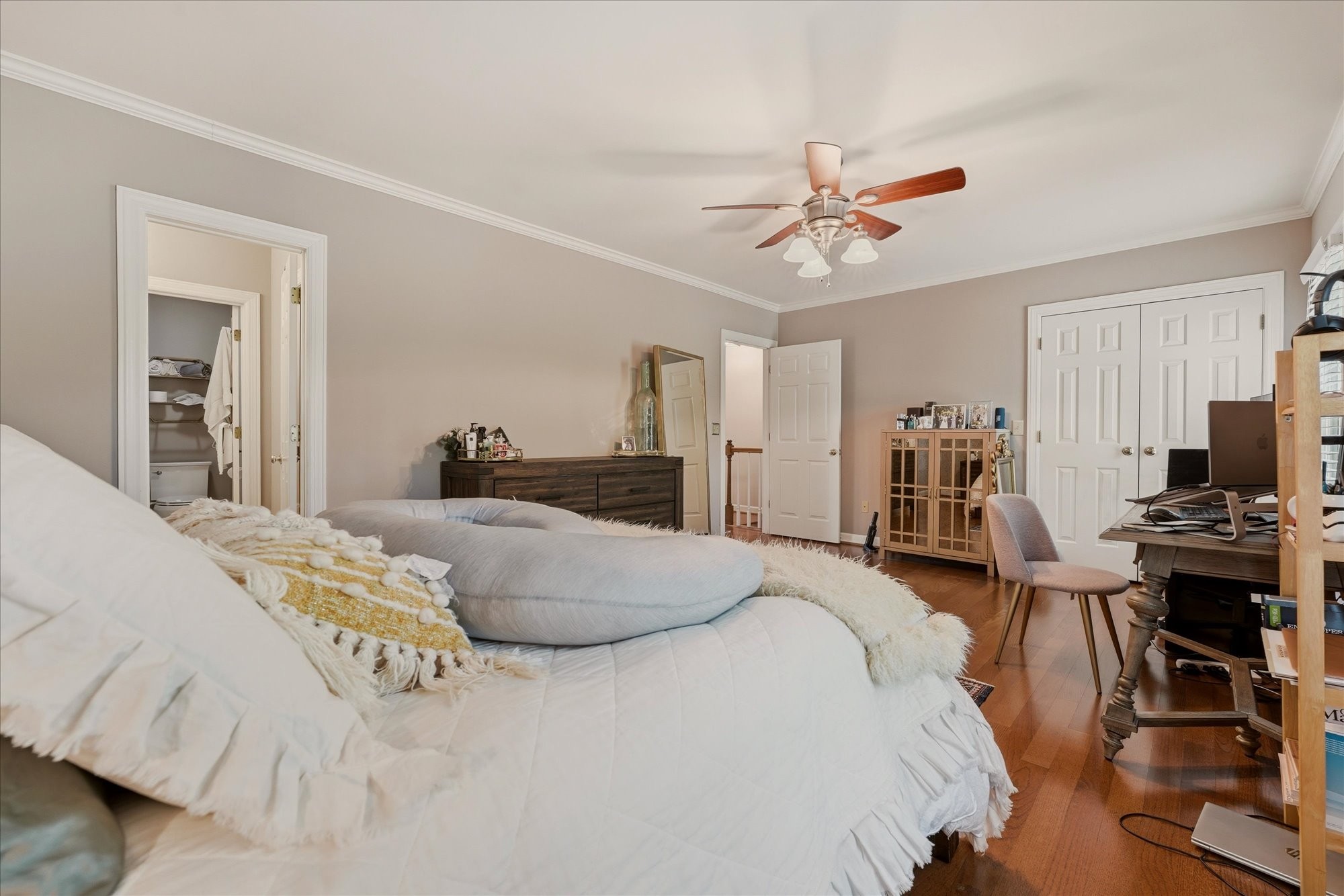 2004 Graybar Ln