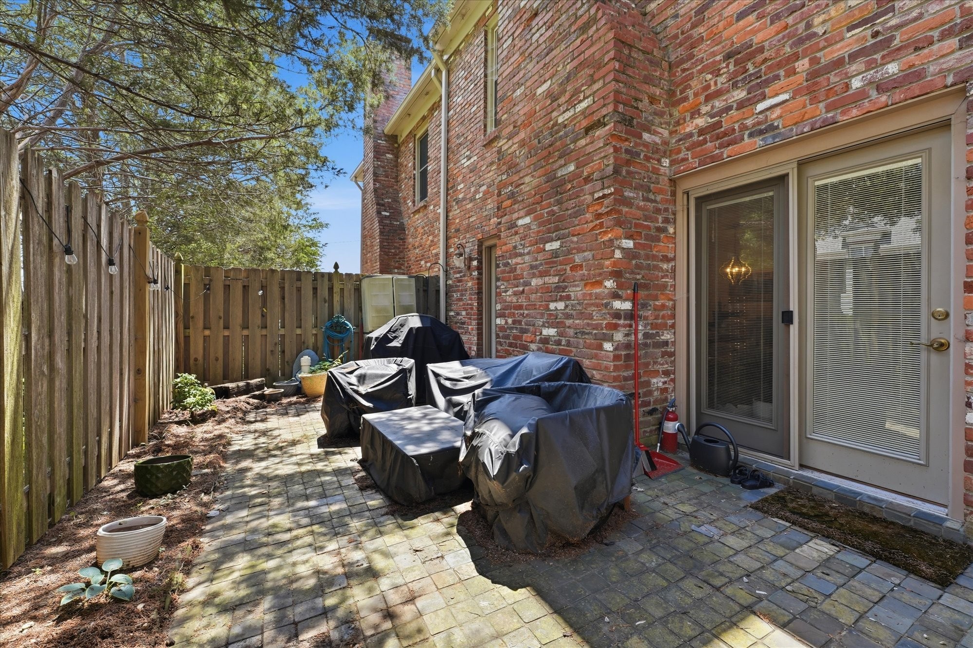 2004 Graybar Ln