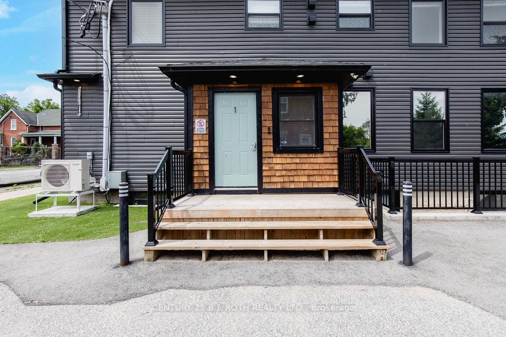 1370 Killarney Beach Road