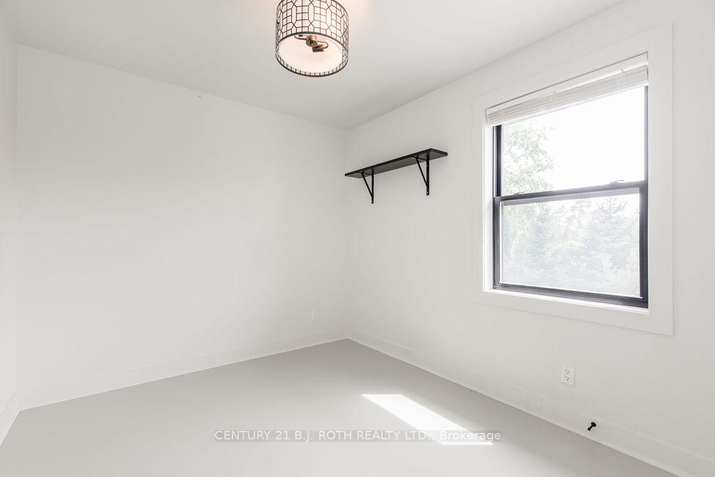 1370 Killarney Beach Road