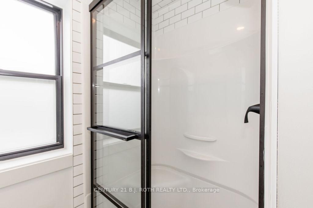 1370 Killarney Beach Road