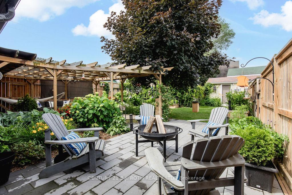 1370 Killarney Beach Road