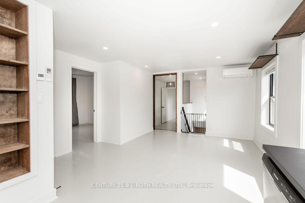 1370 Killarney Beach Road