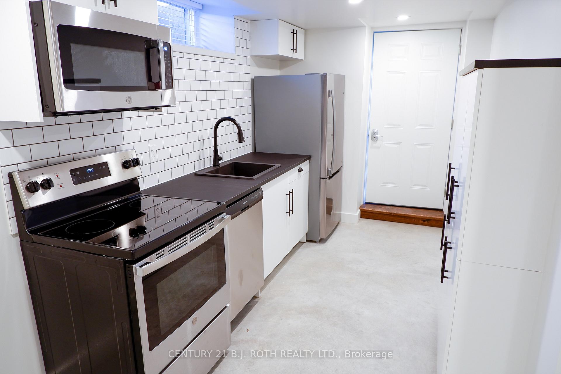 1370 Killarney Beach Road 207