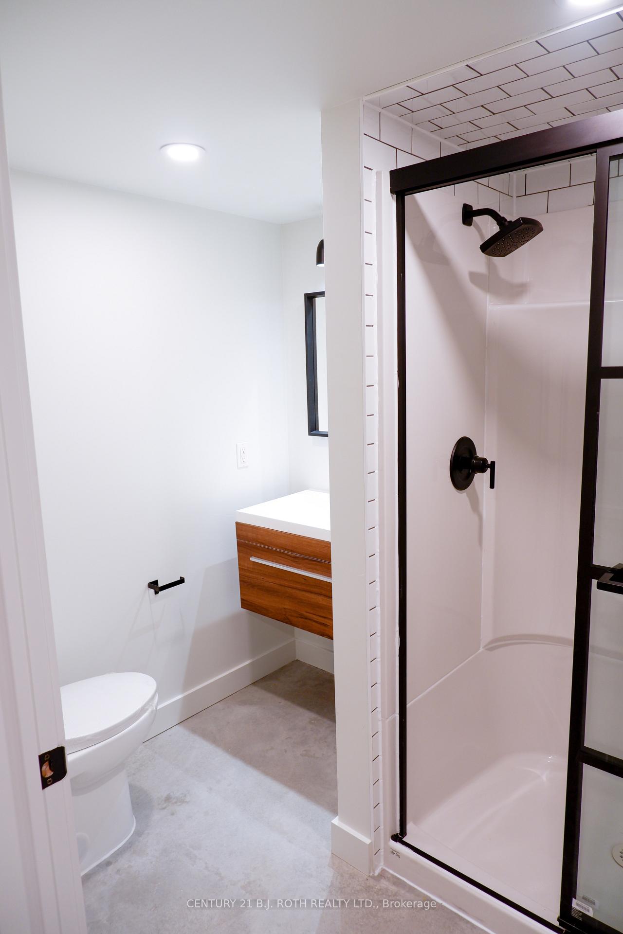 1370 Killarney Beach Road 207