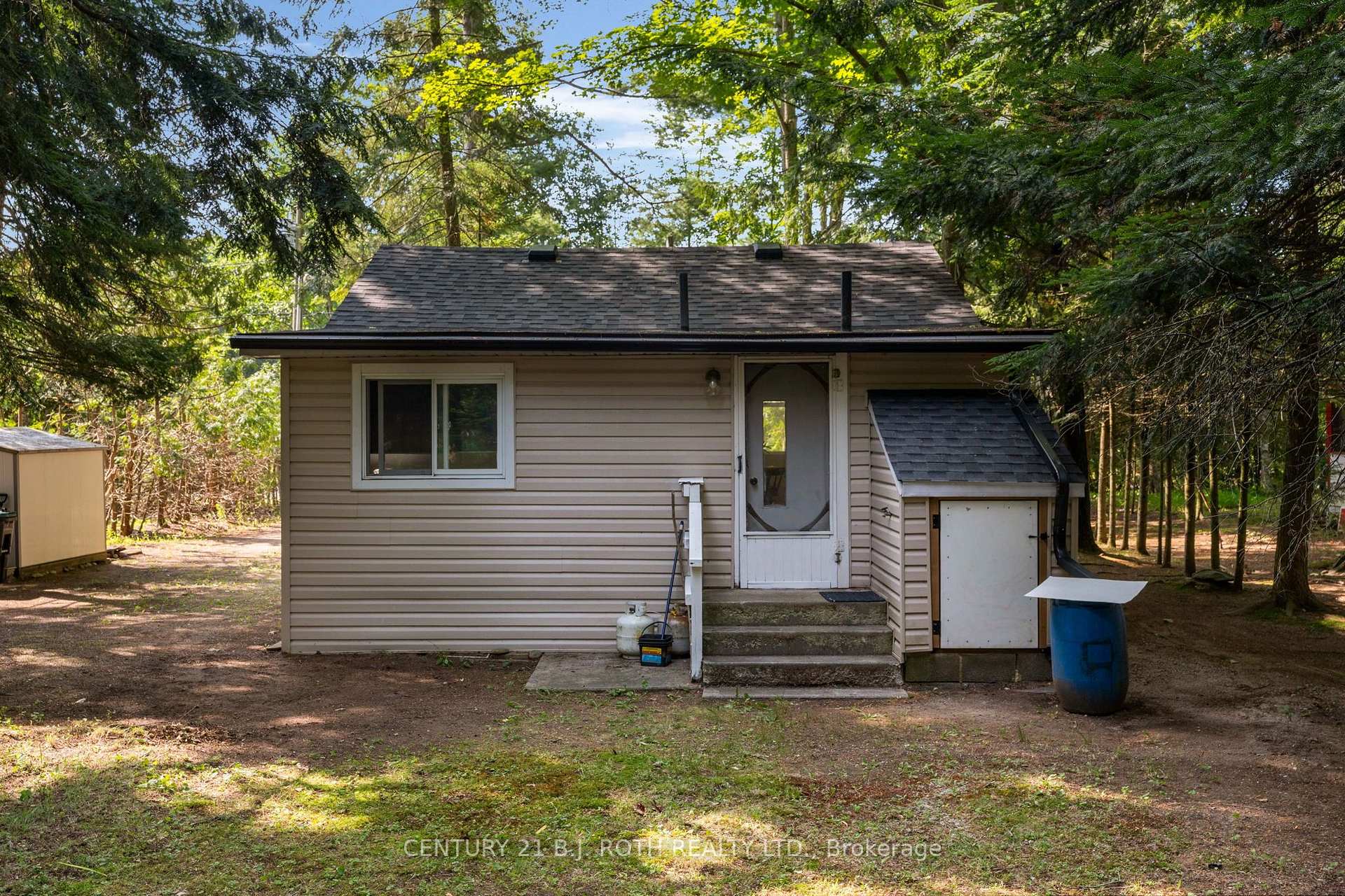 678 Pinegrove Avenue