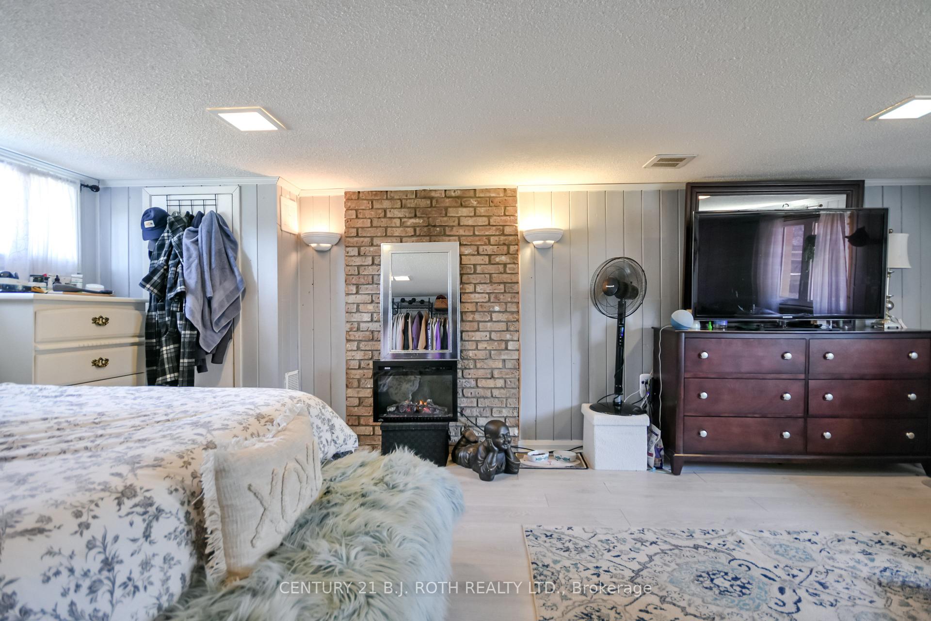 3039 Poplar Road
