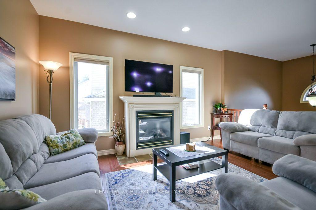 21 Armeda Clow Crescent