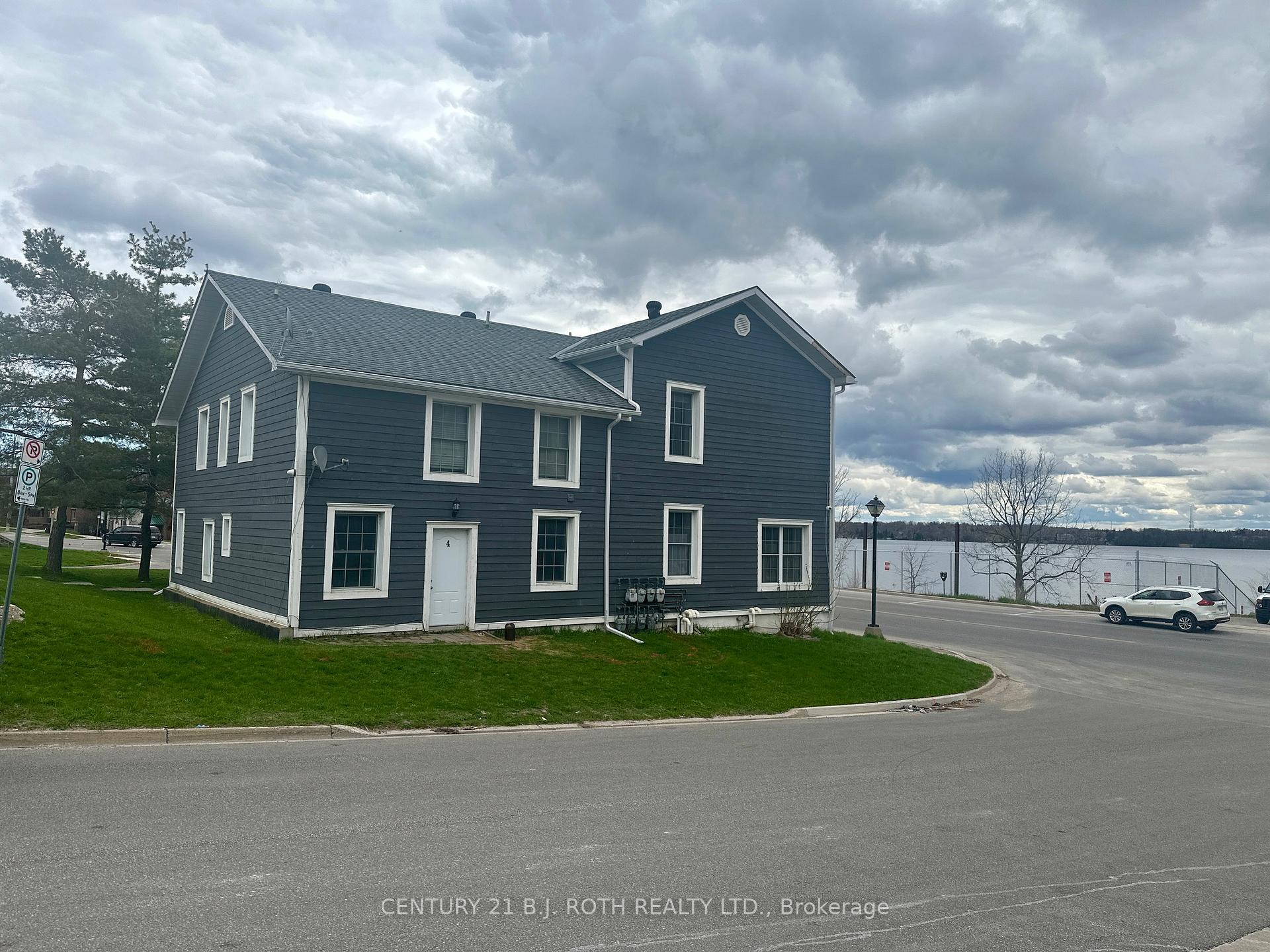 194 Dunlop Street E