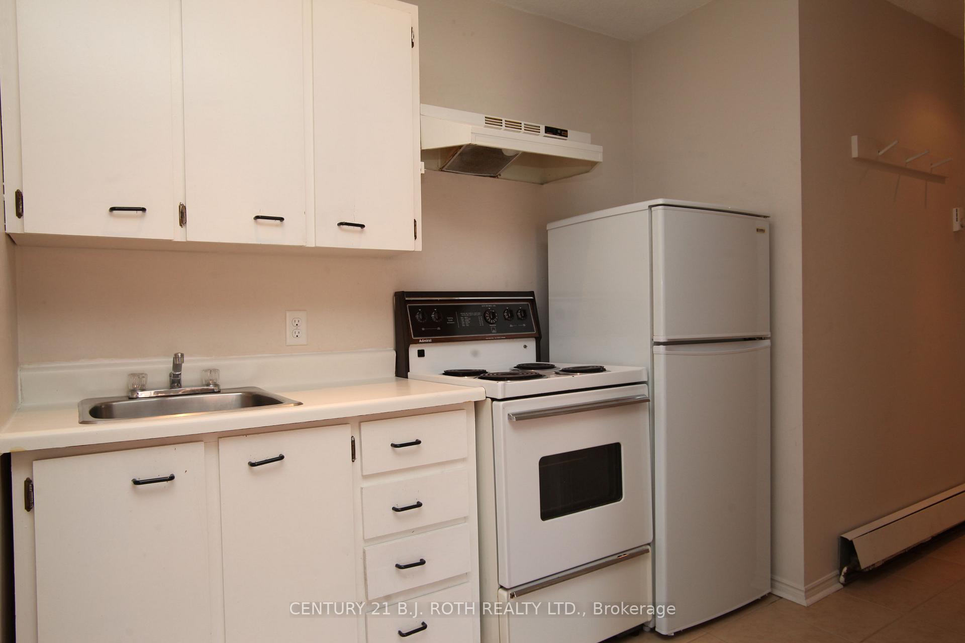 194 Dunlop Street E