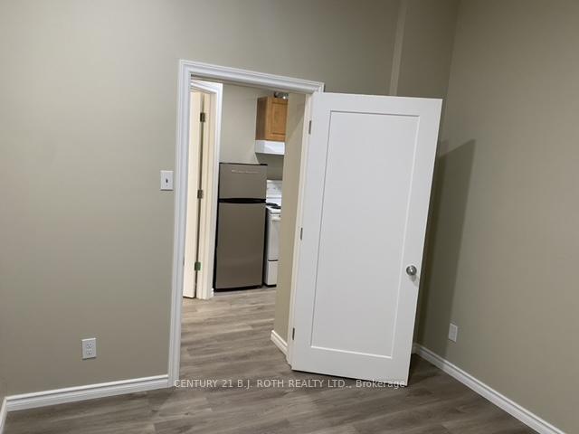 194 Dunlop Street E