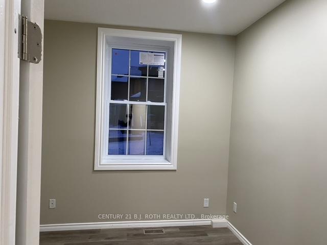 194 Dunlop Street E