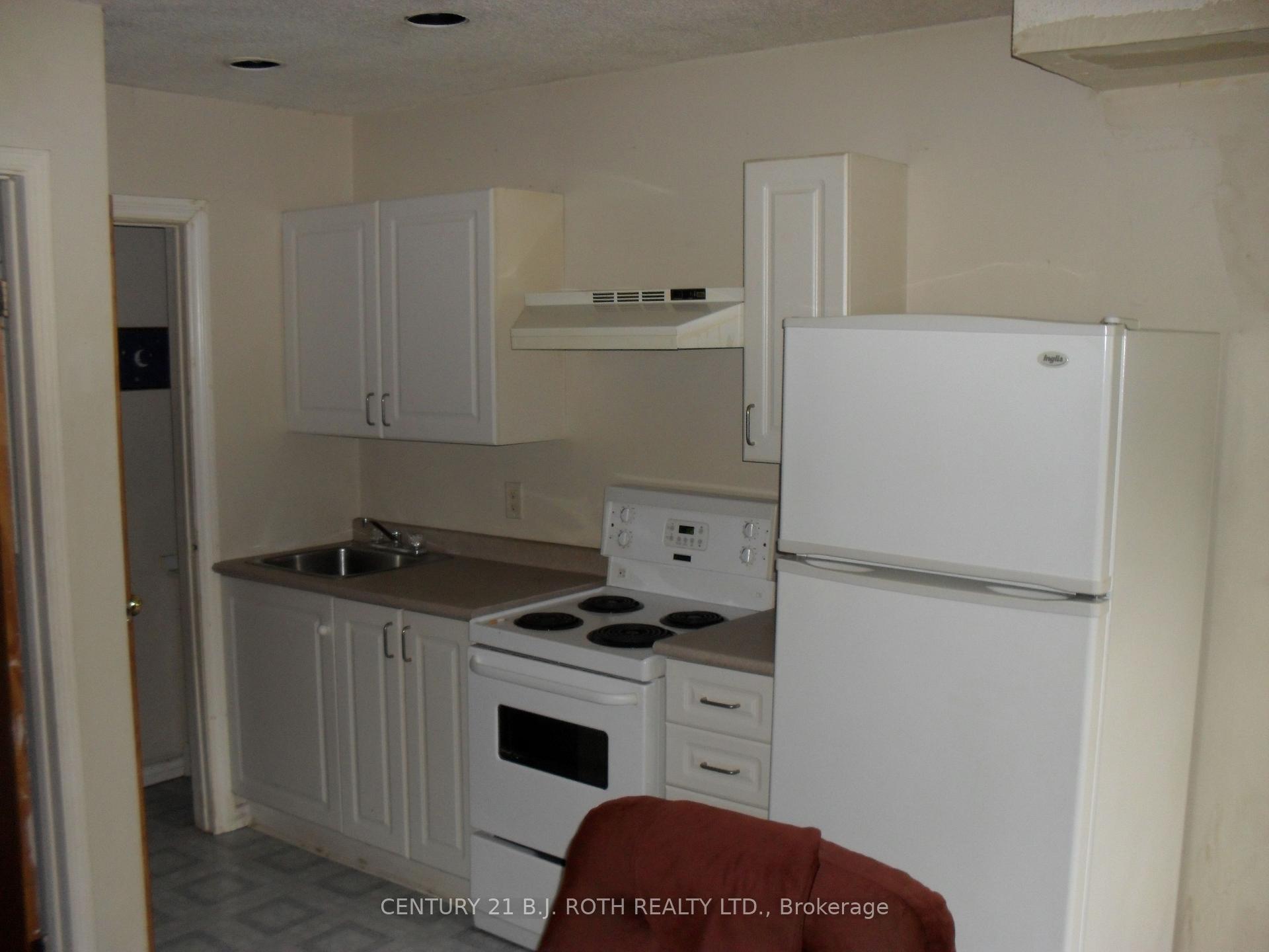 194 Dunlop Street E
