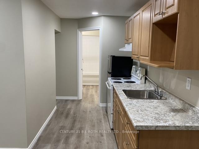 194 Dunlop Street E