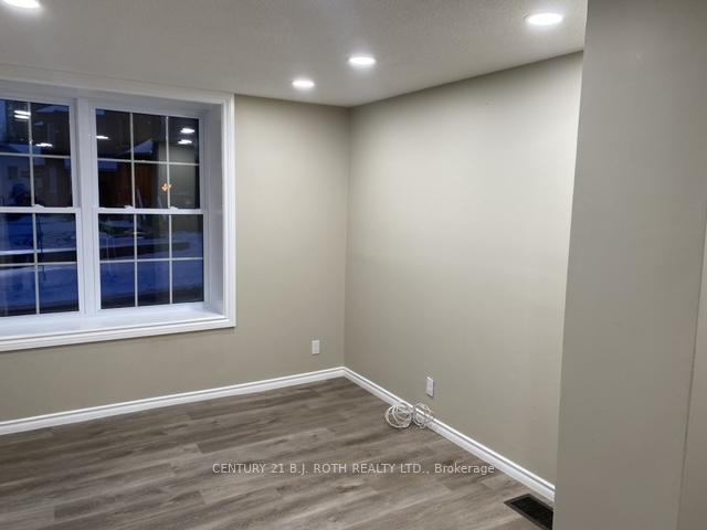 194 Dunlop Street E