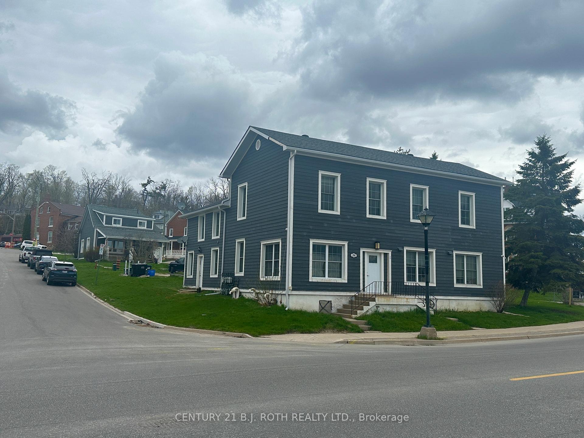 194 Dunlop Street E