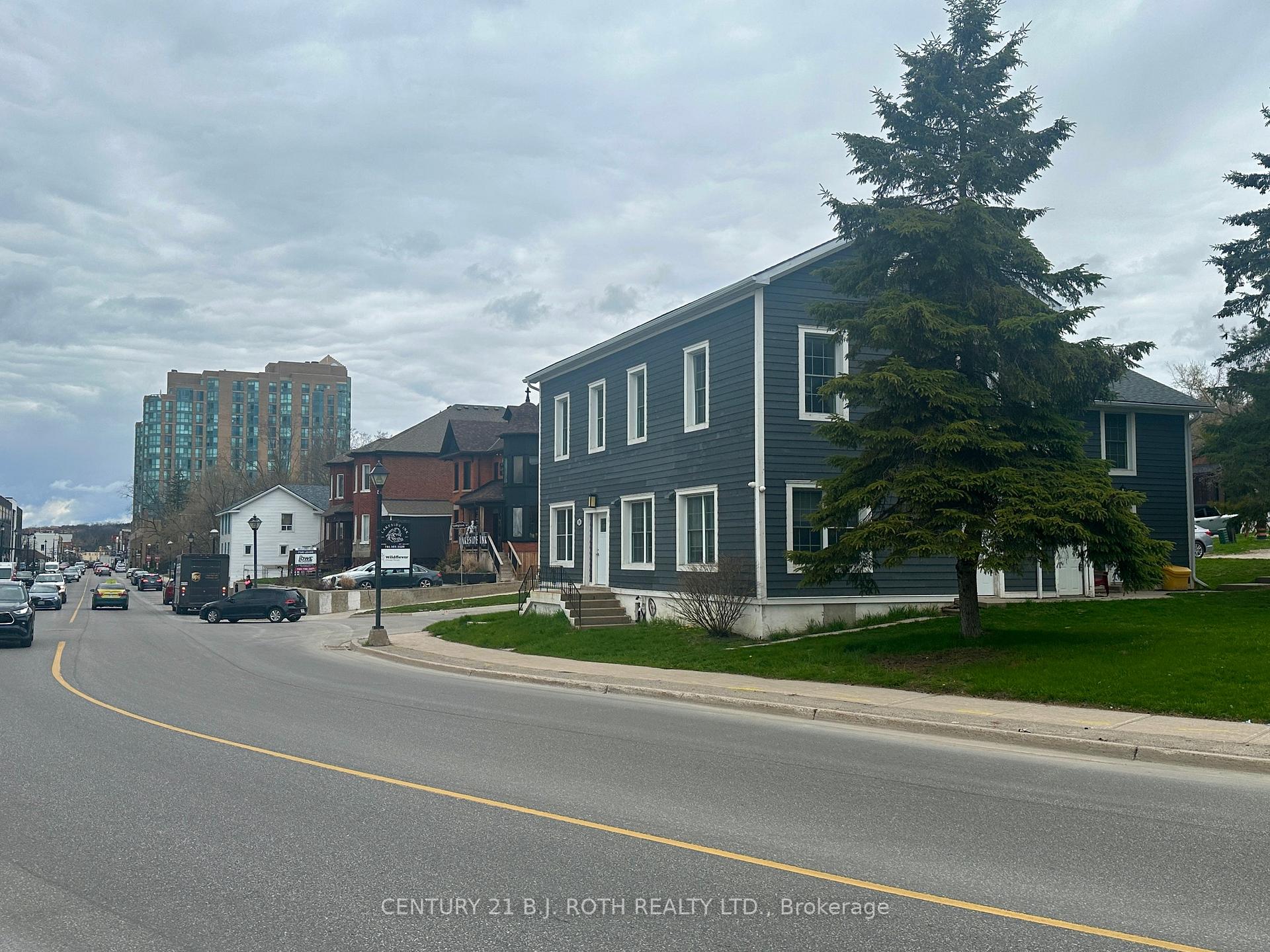 194 Dunlop Street E