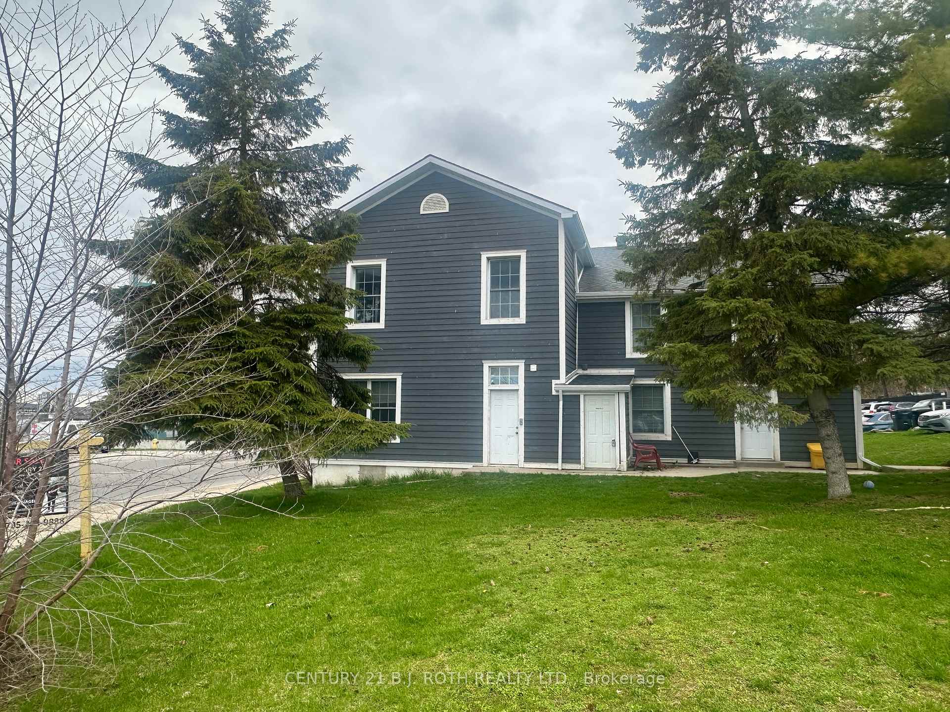 194 Dunlop Street E