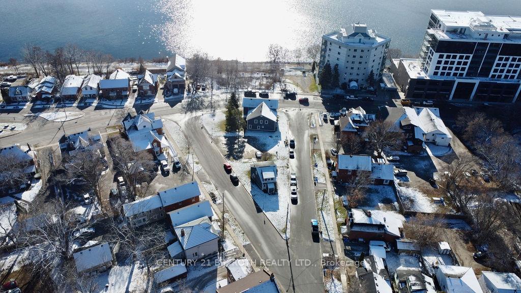 194 Dunlop Street E