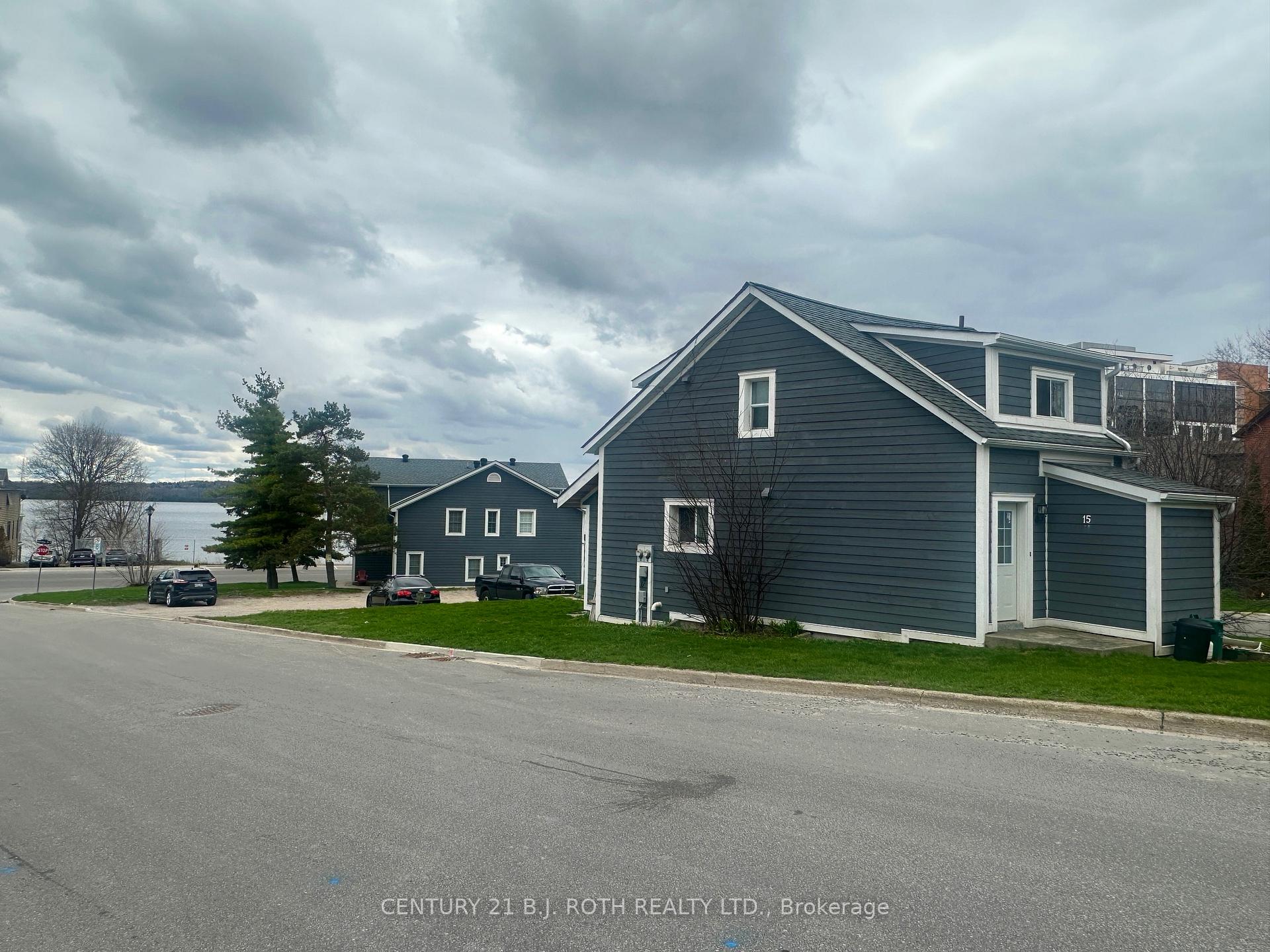 194 Dunlop Street E
