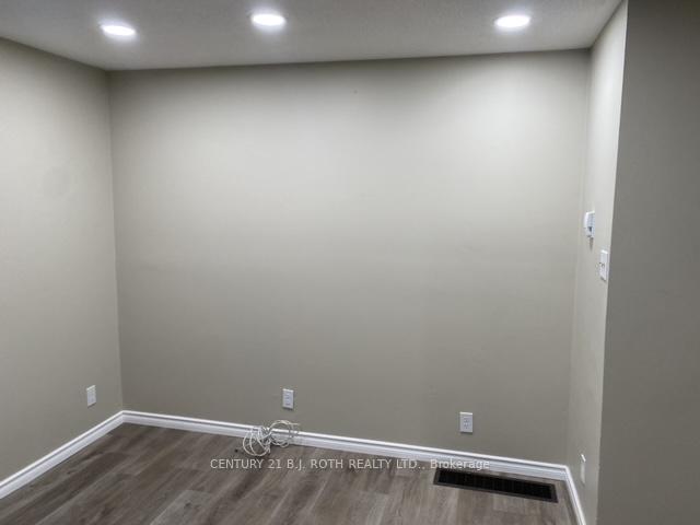 194 Dunlop Street E
