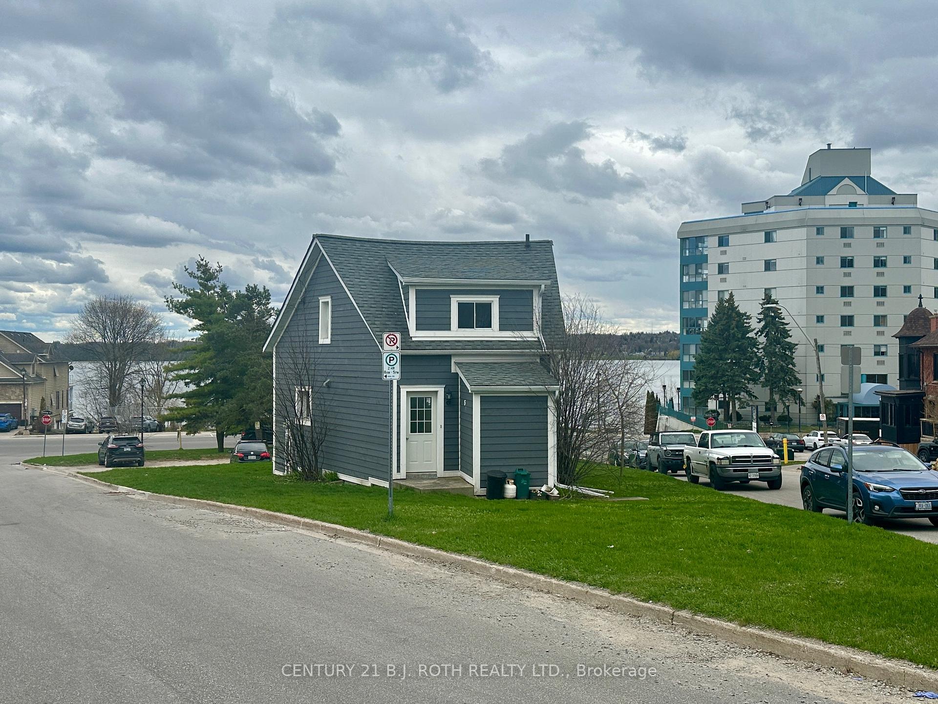 194 Dunlop Street E