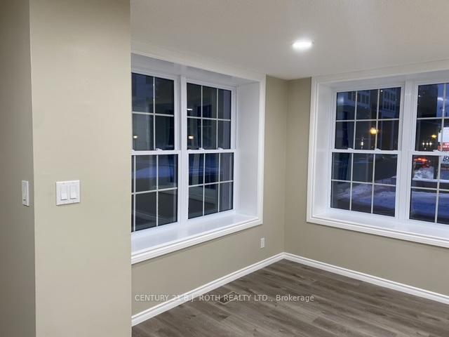 194 Dunlop Street E