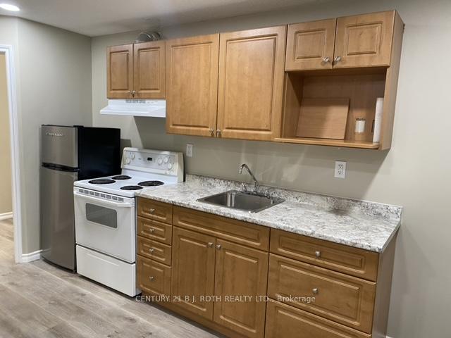 194 Dunlop Street E