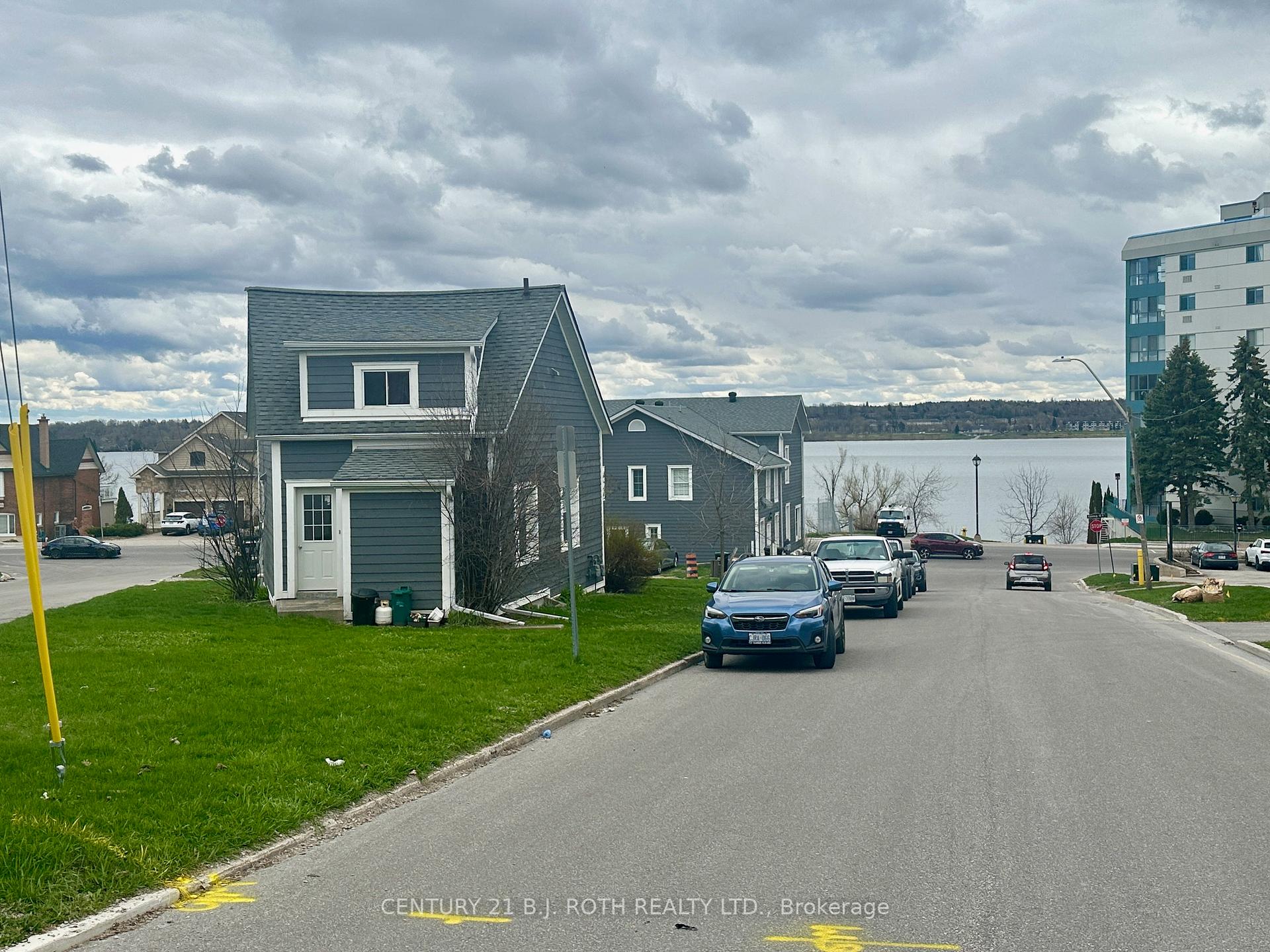 194 Dunlop Street E