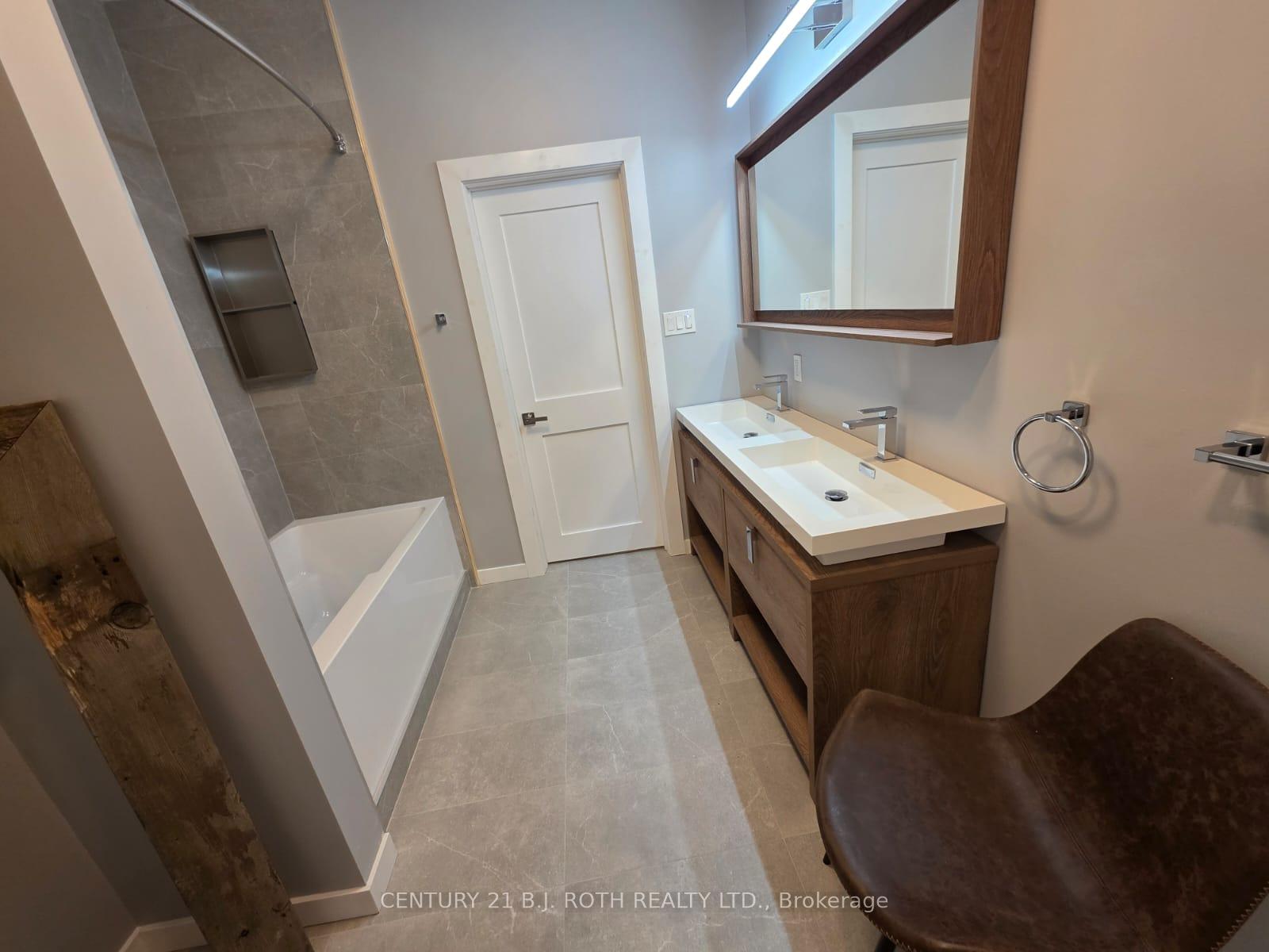 82 Albert Street N 2