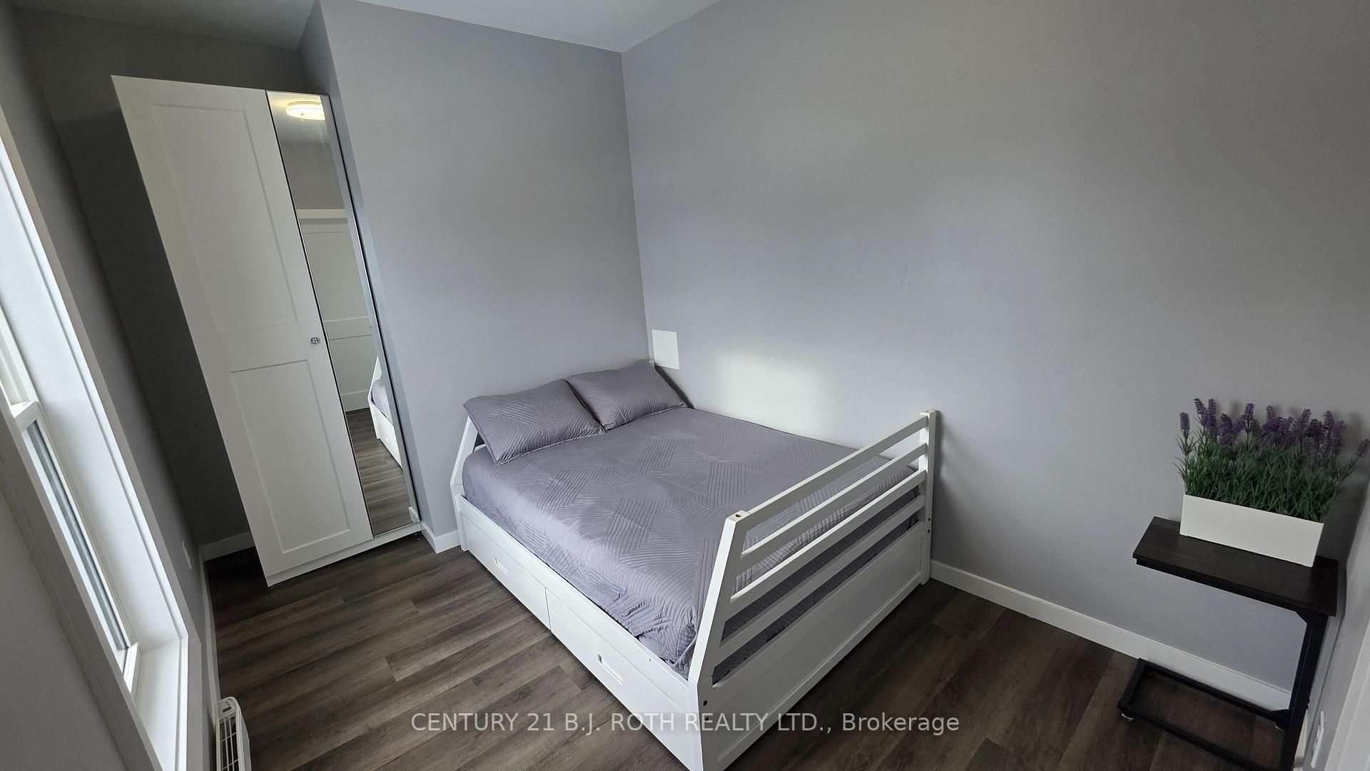 82 Albert Street N 2