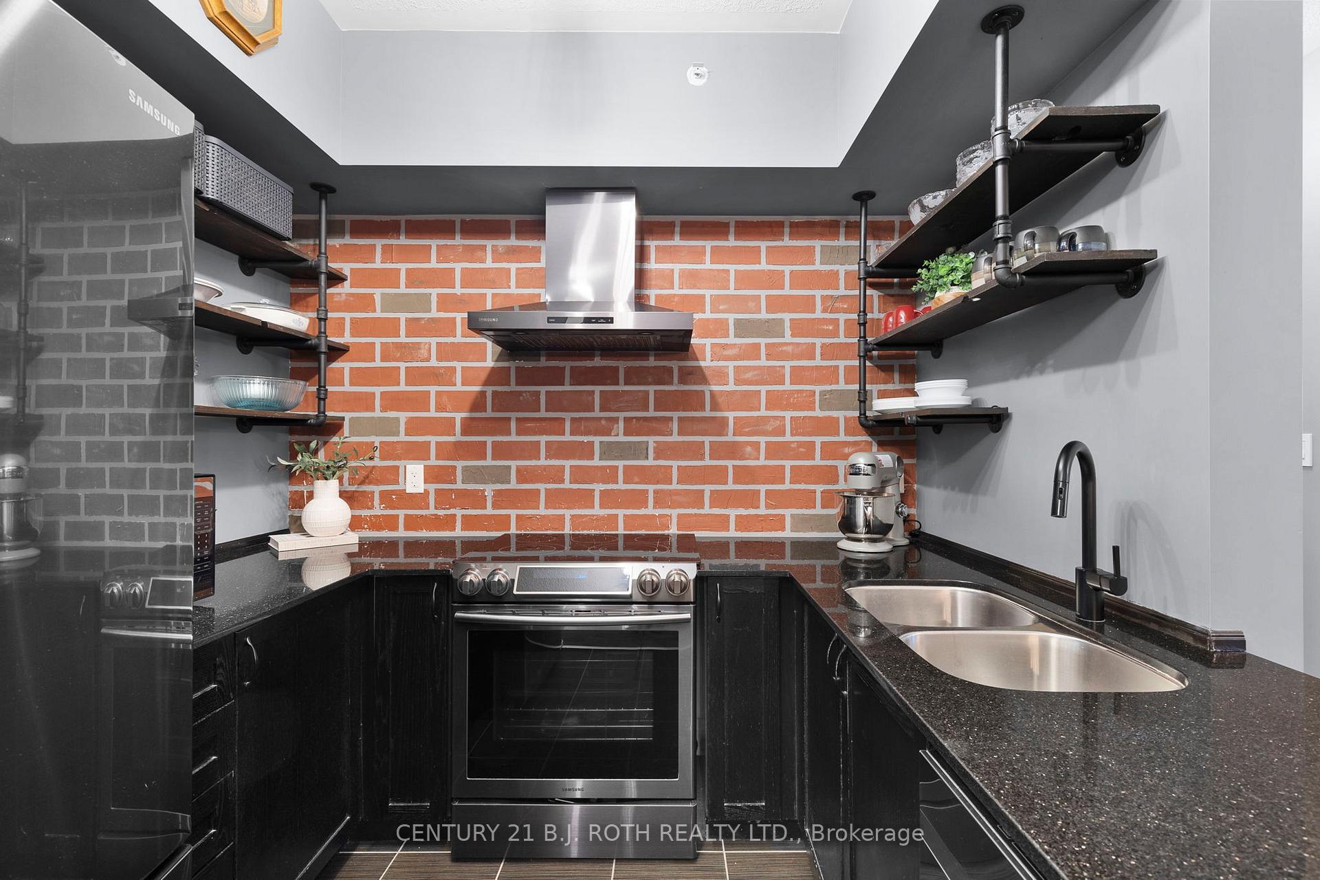 5 Greenwich Street 207