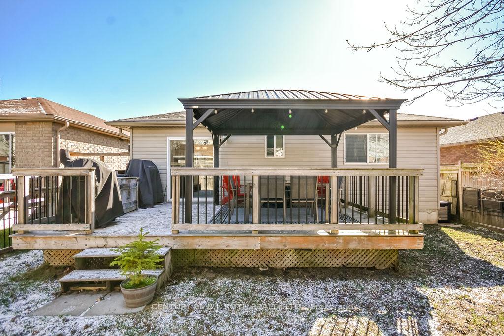 12 White Crescent