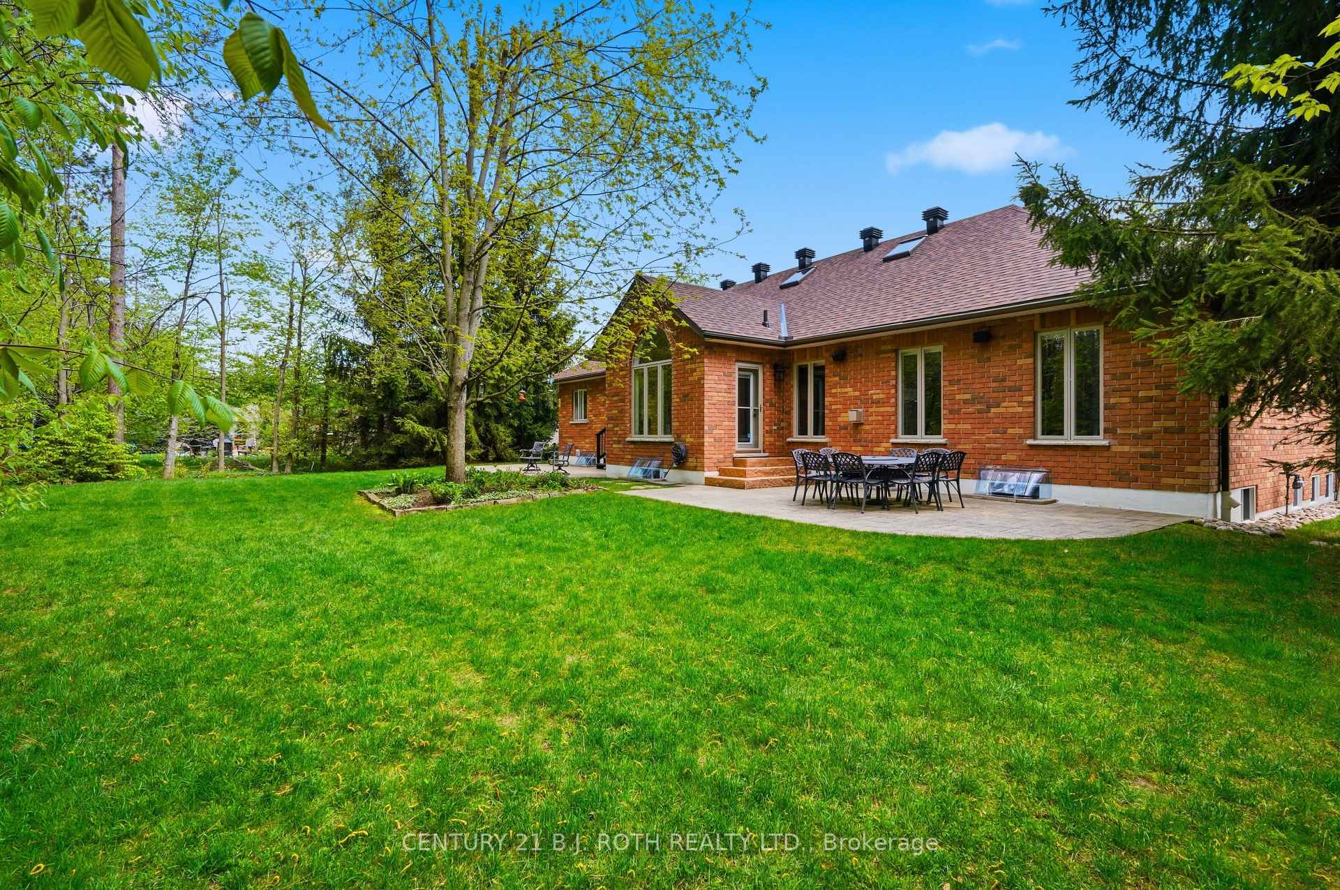 6 Lloyd Cook Drive E