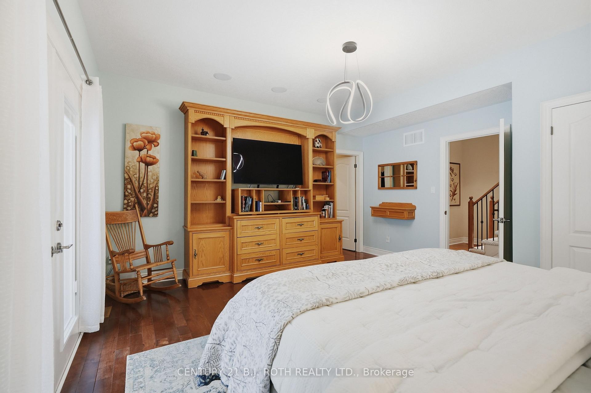 6 Lloyd Cook Drive E