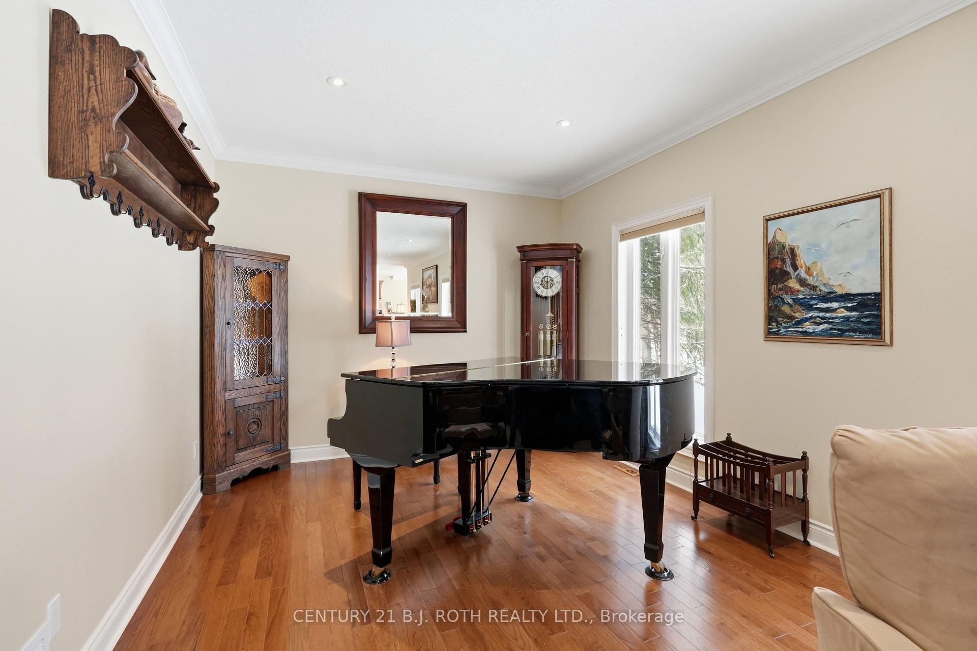 6 Lloyd Cook Drive E