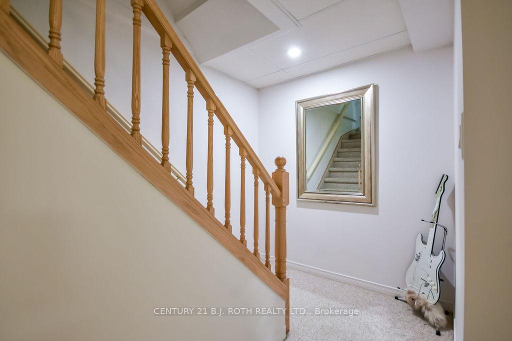 492 Laclie Street 10