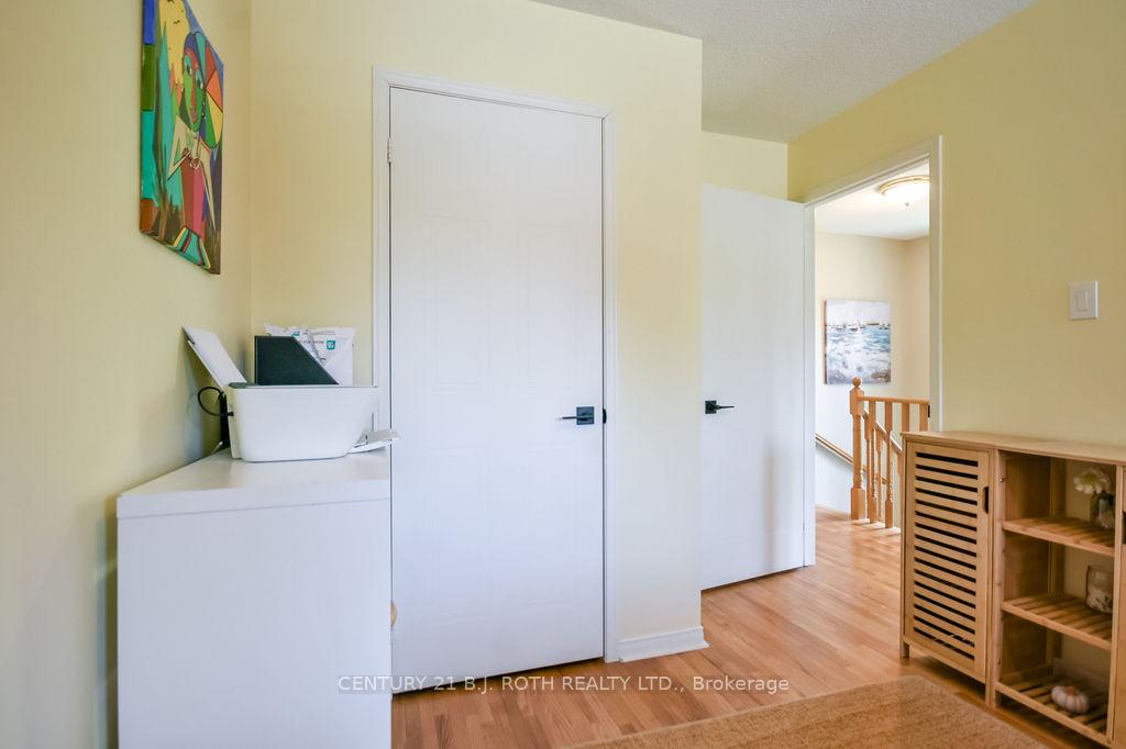 492 Laclie Street 10