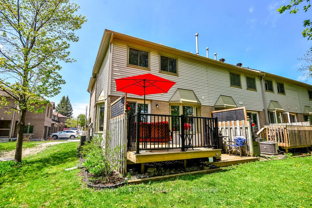492 Laclie Street 10
