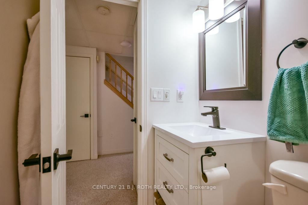 492 Laclie Street 10