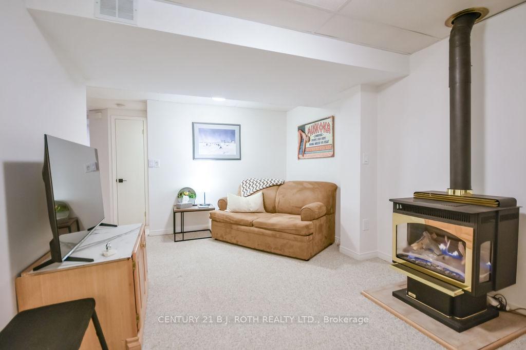 492 Laclie Street 10
