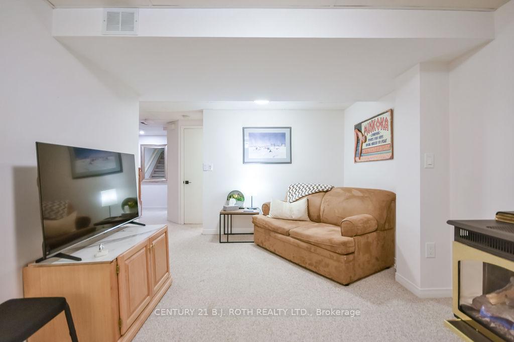 492 Laclie Street 10