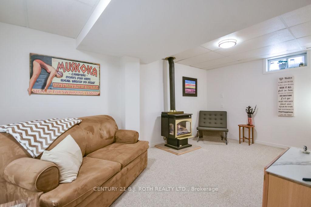 492 Laclie Street 10