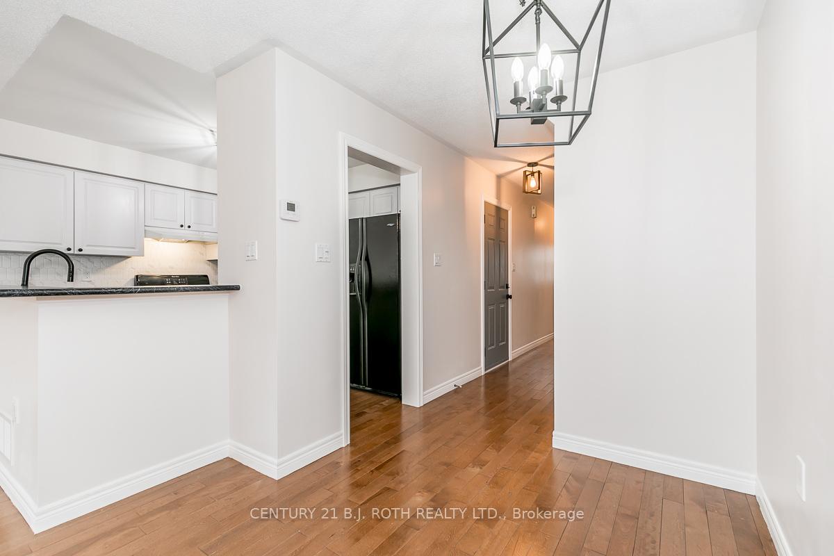 430 Mapleview Drive E 18