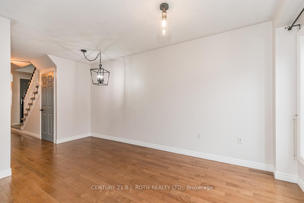 430 Mapleview Drive E 18