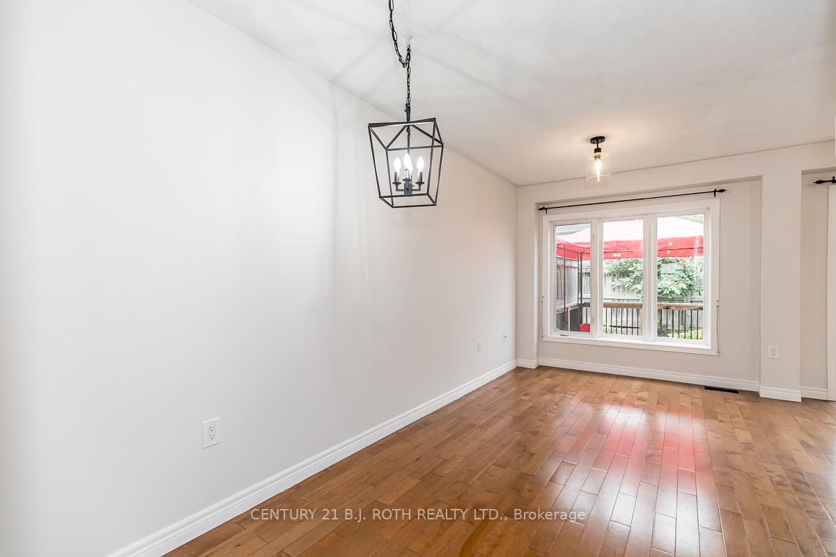 430 Mapleview Drive E 18